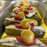 Pepinillo relleno de bonito y boquerón